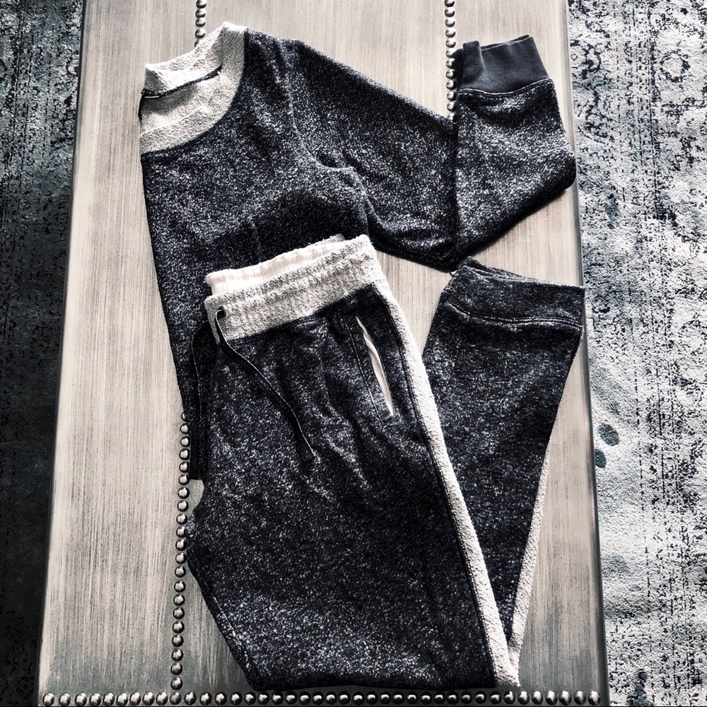 Kensie Matching Gray and Metallic Jogger Set